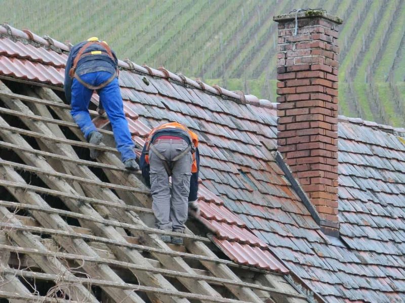 roof-79171_1280-min.jpg